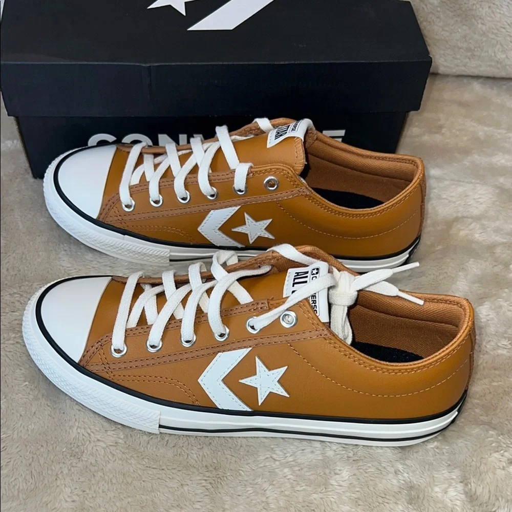 Converse Men's Brown Sneakers. Size 6‎